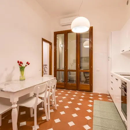 - La Piccola Pergola *